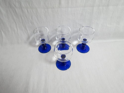 Verres vin pied - à, bleu