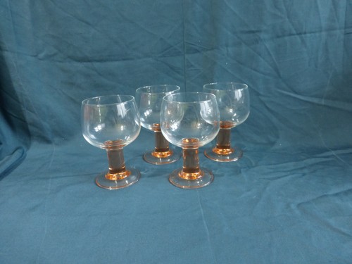 Verres eau sur - à,